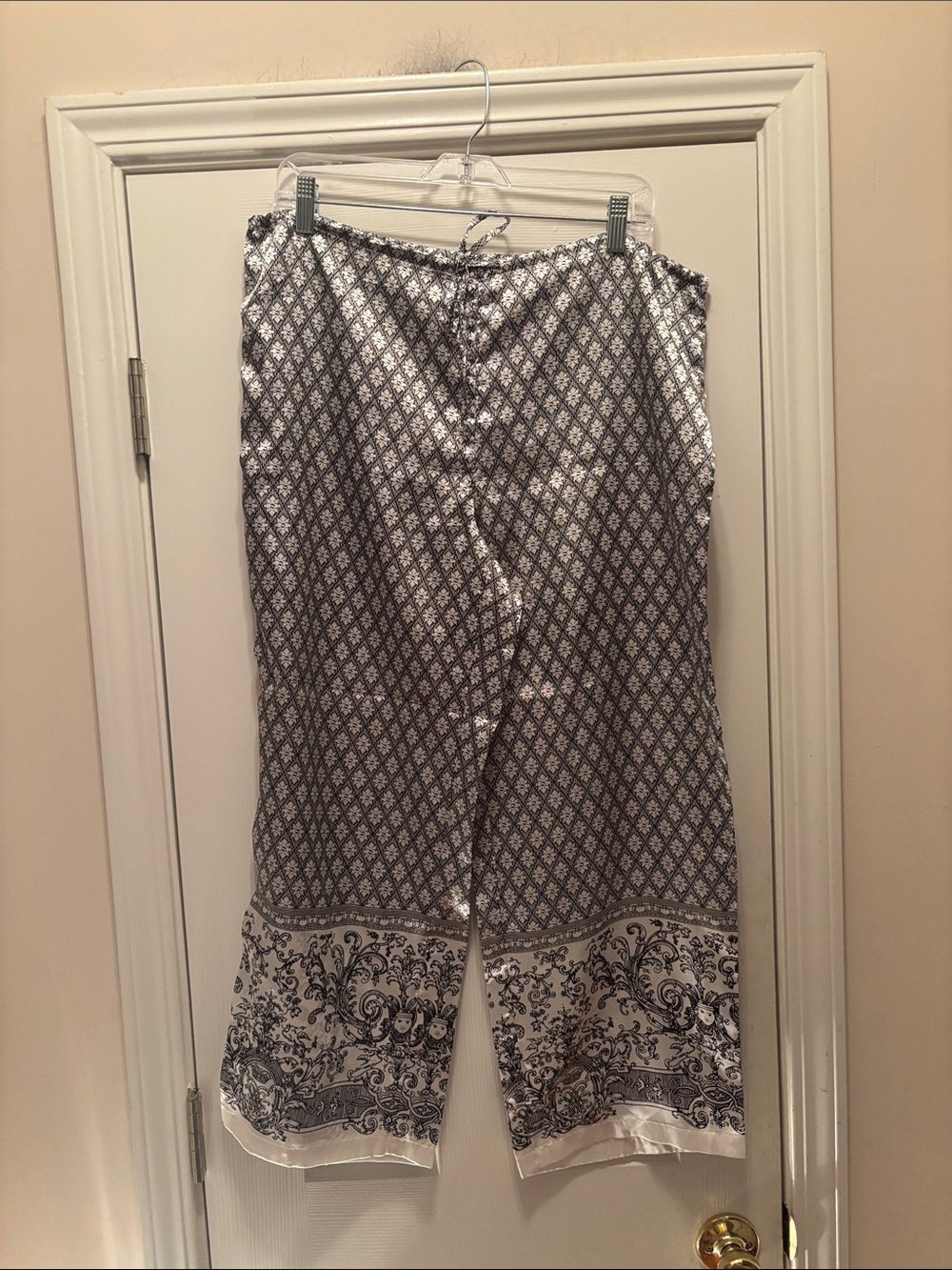 NWOT august silk Black and White Printed Wide-Leg Pajama Pants